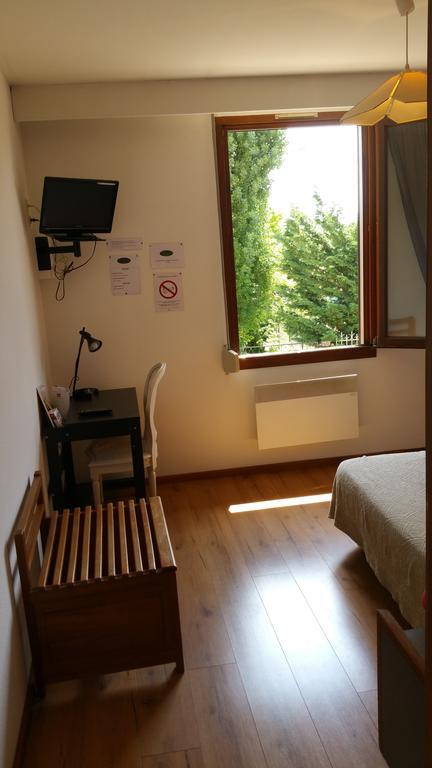 فندق لو مادجو Montliot-et-Courcelles الغرفة الصورة